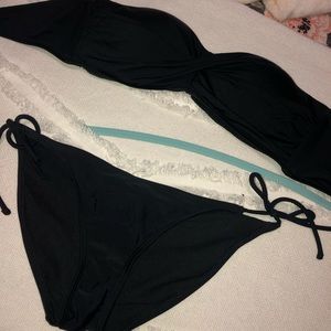 Cross bandeau bathing-suit and black bottoms